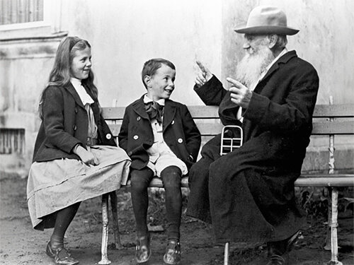 Tolstoy y sus nietos